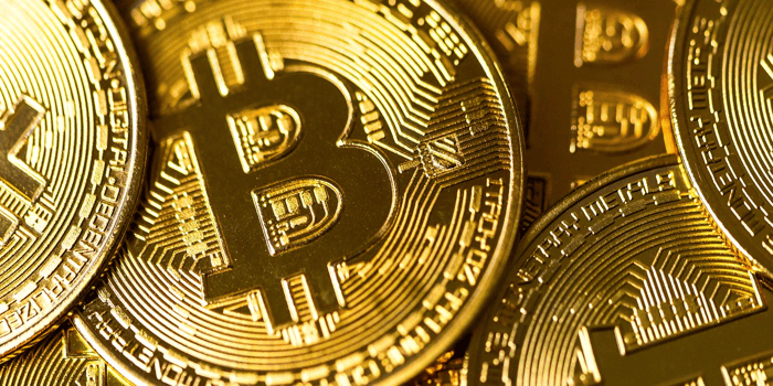 Bitcoin Resiste a Taxas de Juros Elevadas nos EUA e Retoma Alta Perto de US$ 104 Mil